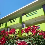 Colorful With Pool 아파트 *