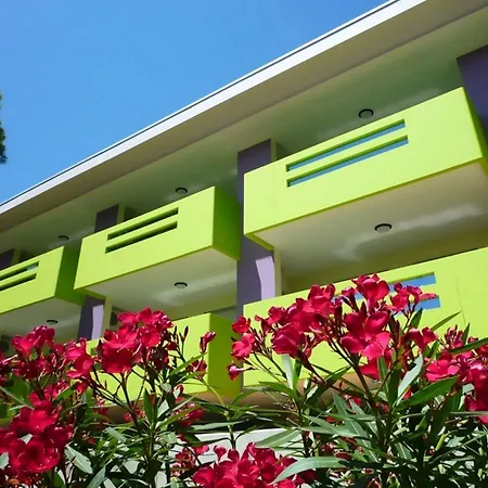 Colorful With Pool Apartament *