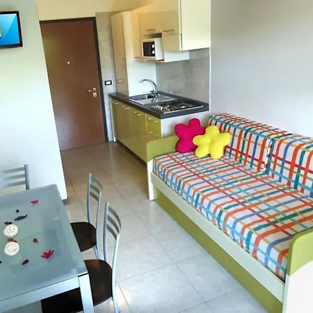 Colorful With Pool Apartament